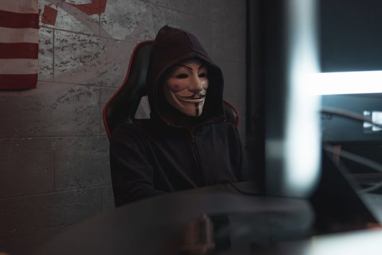 Использование нейросетей для создания коммерческого контента на маркетплейсах